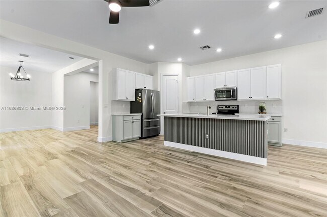 Building Photo - 115 SW 127th Terrace