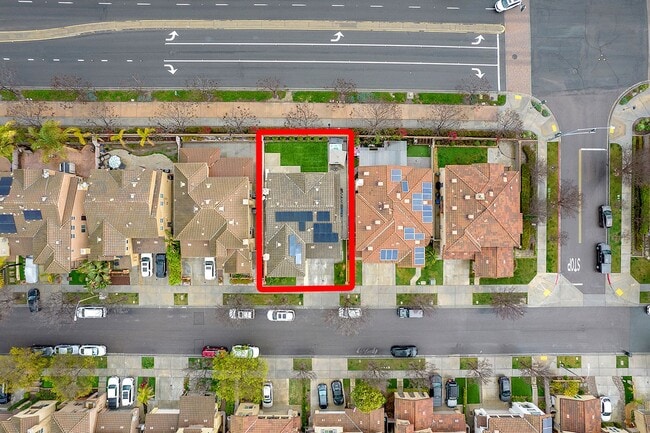 Building Photo - Beautiful executive home in the Eastlake-C...