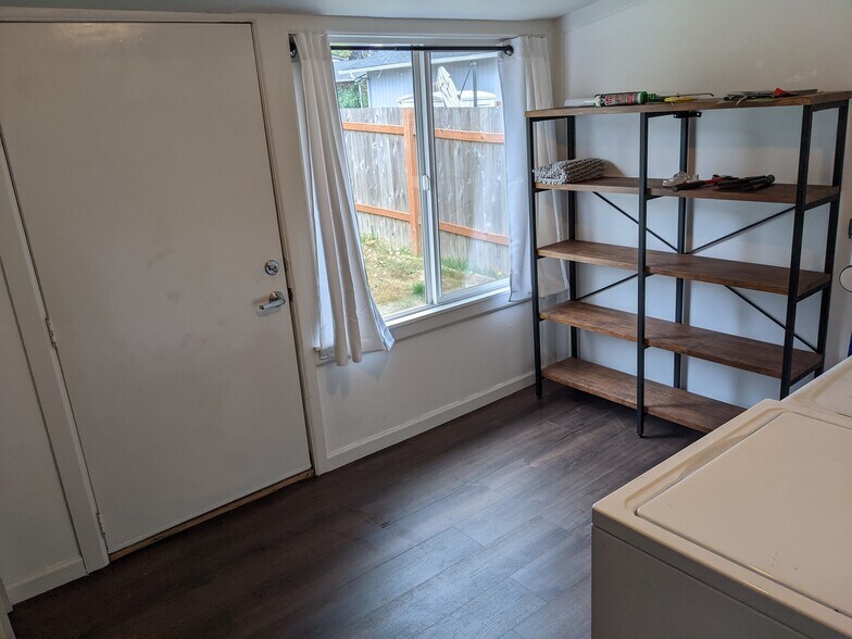 Building Photo - 4116 S Thompson Ave