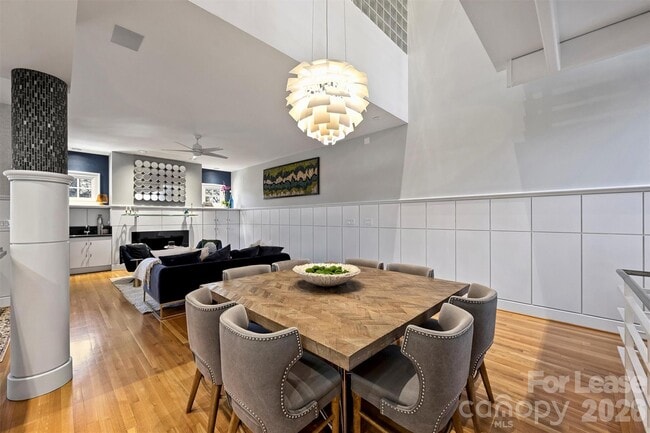 Building Photo - 1124 Dilworth Crescent Row