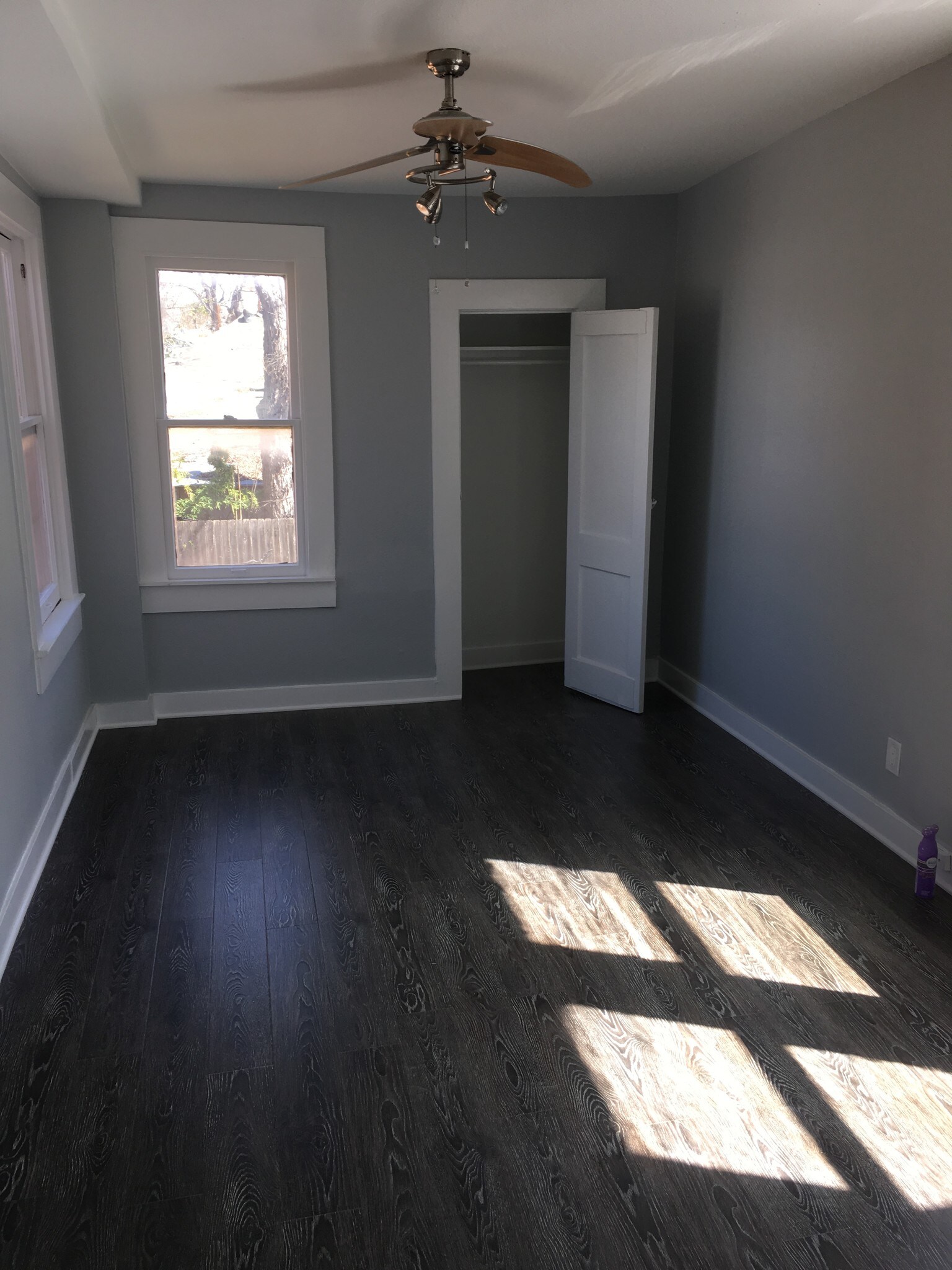 Building Photo - 506 E Guenther St