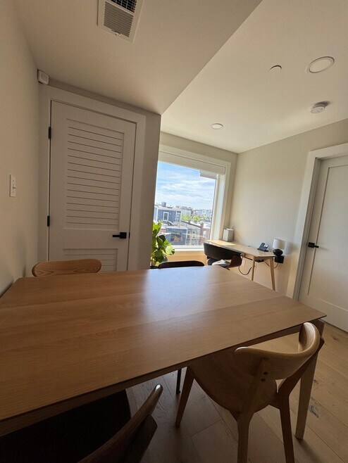 Building Photo - 919 12th St NE