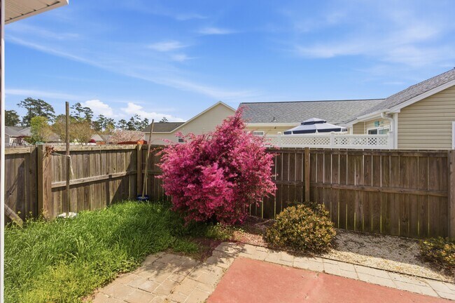 Building Photo - 127 Bermuda View