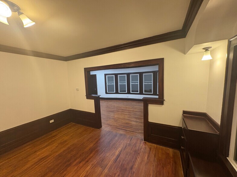 Building Photo - 3568 E 153rd St