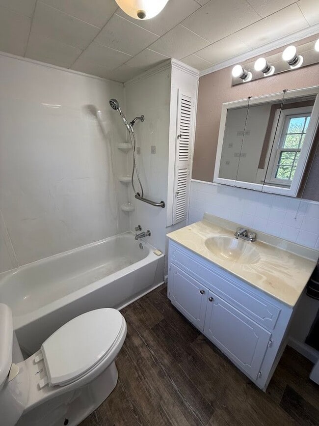 Building Photo - House in Benton