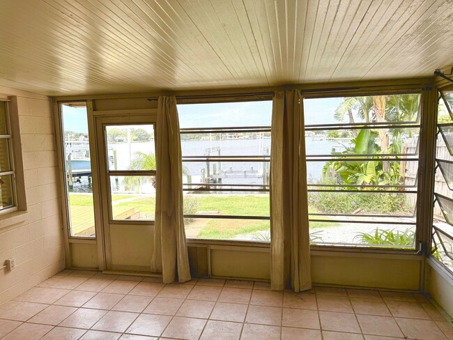 Building Photo - Waterfront Home for Rent – 2BR/2.5BA + Doc...