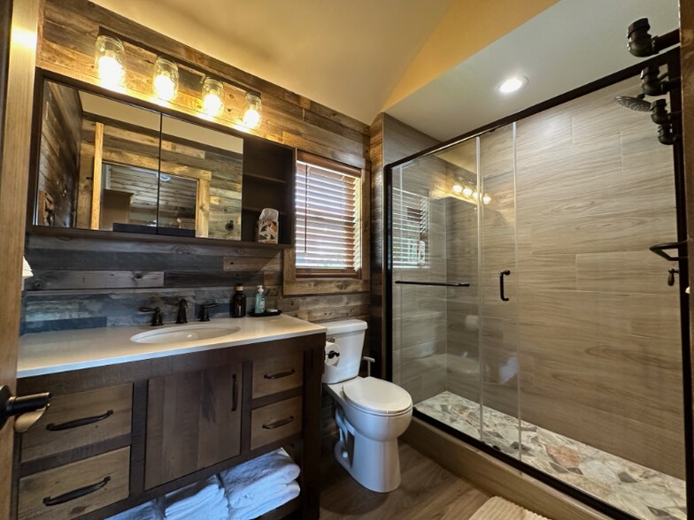 Building Photo - 605 Vincent Rd