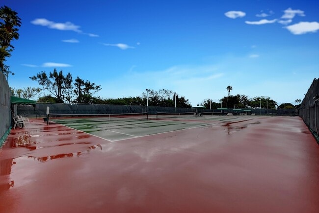 Building Photo - 7076 Huntington Ln