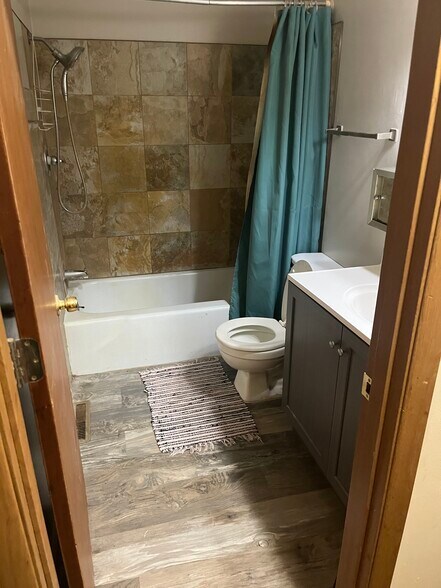 Main Bath Room - 721 West St