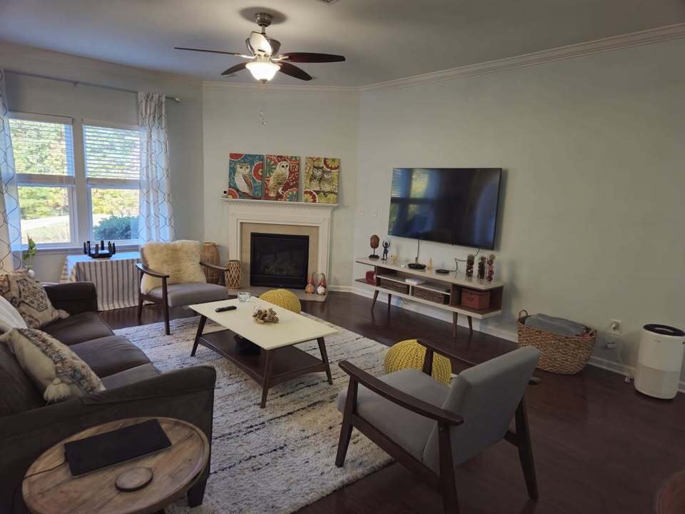 Building Photo - 214 Hamlet Pl