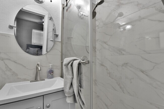 Building Photo - 201 SE 23rd St