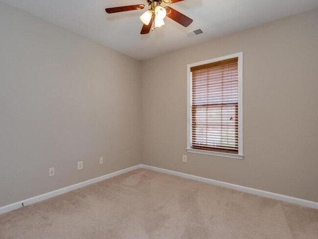 Building Photo - 14930 Ballantyne Village Way