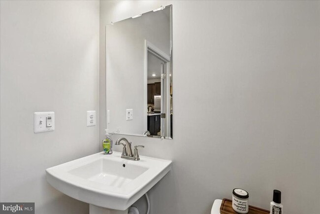 Building Photo - 10800 Blanton Wy