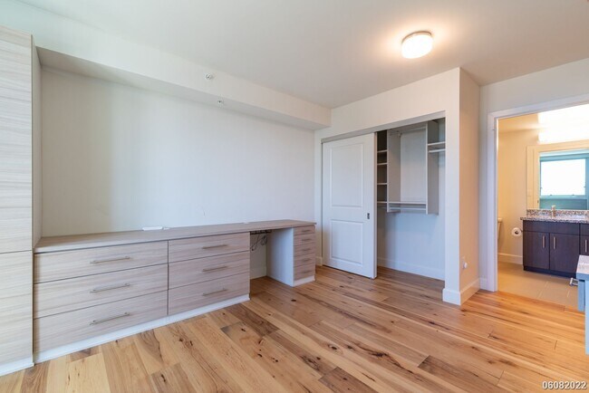Building Photo - 988 Halekauwila St