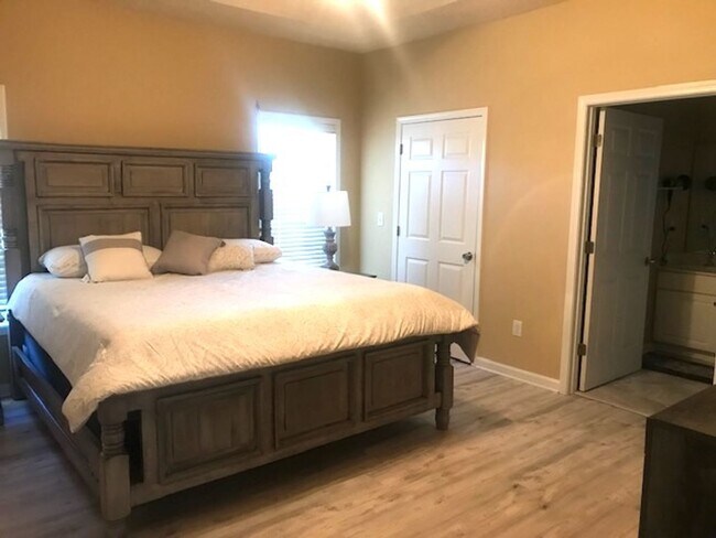 Building Photo - 4 Bedroom, 2.5 Bath, Pet Friendly Home with Fenced Yard & Sunroom! Available Soon!