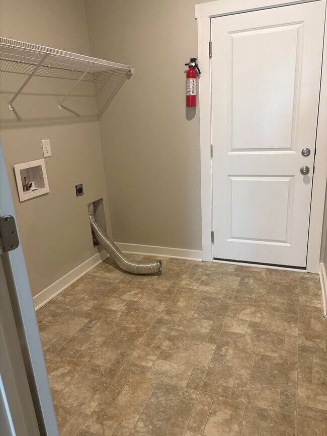 Building Photo - Beautiful 3 Bed 2 Bath Home in Shelbyville