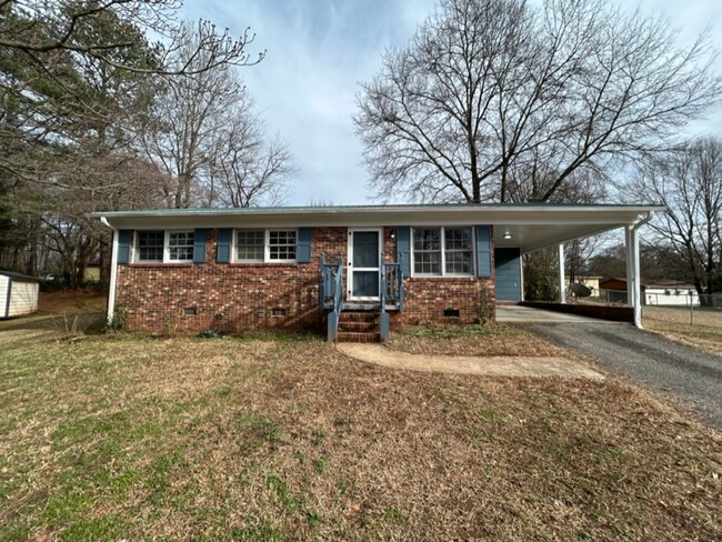 Building Photo - Beautiful Home