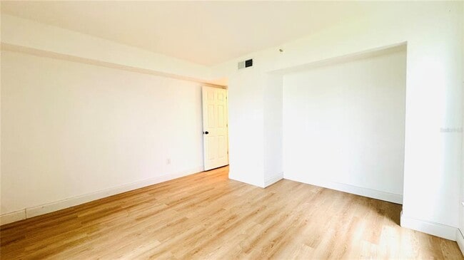 Building Photo - 7200 E Bank Dr