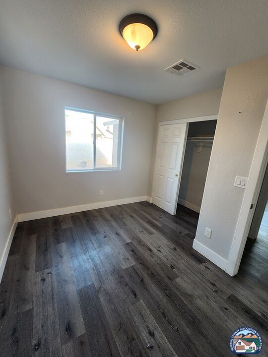 Building Photo - 2303 Moiola Ave