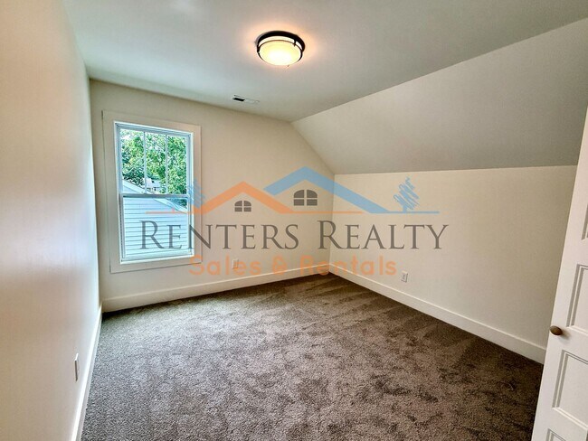 Building Photo - Charming Newer Construction Home with Garage & Fenced Yard