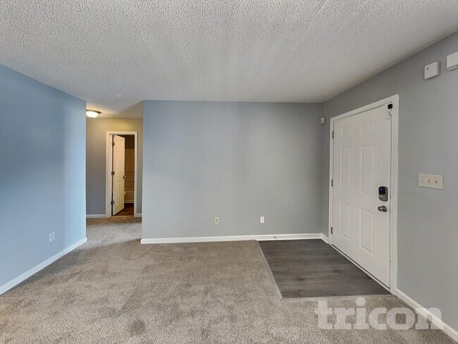 Building Photo - 6836 Saganaw Dr