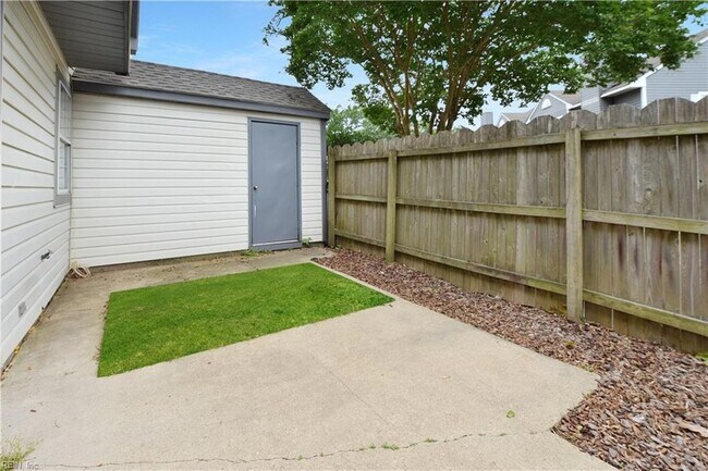 Building Photo - 240 Ferdinand Cir