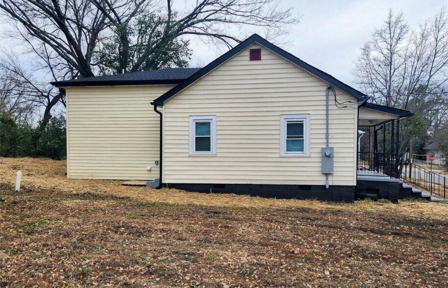 Building Photo - 457 Fewell St