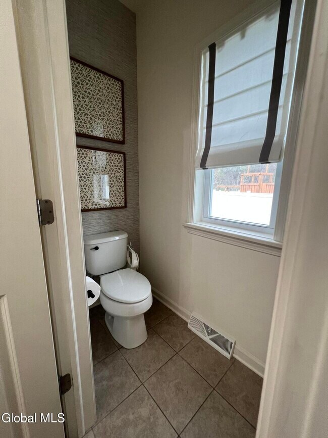 Building Photo - 10 Swatling Dr