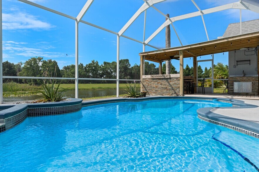 Building Photo - 826 Golf Course Pkwy