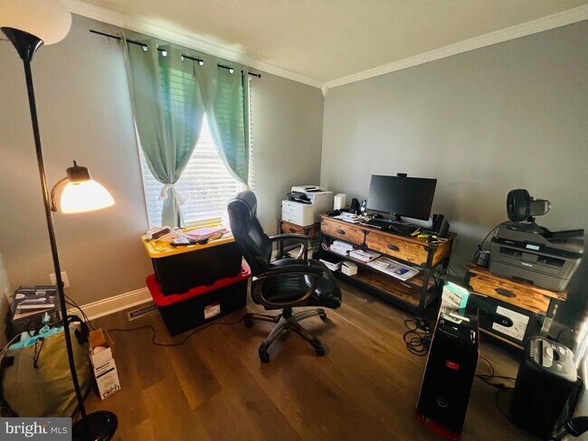 Building Photo - 13200 Cabinwood Dr