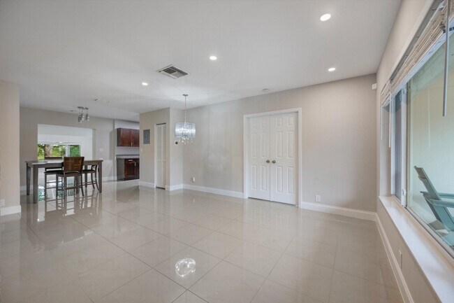 Building Photo - 1137 NE 1st Ave.