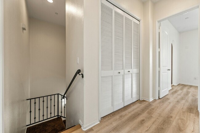 Building Photo - 1460 Patricia Ave