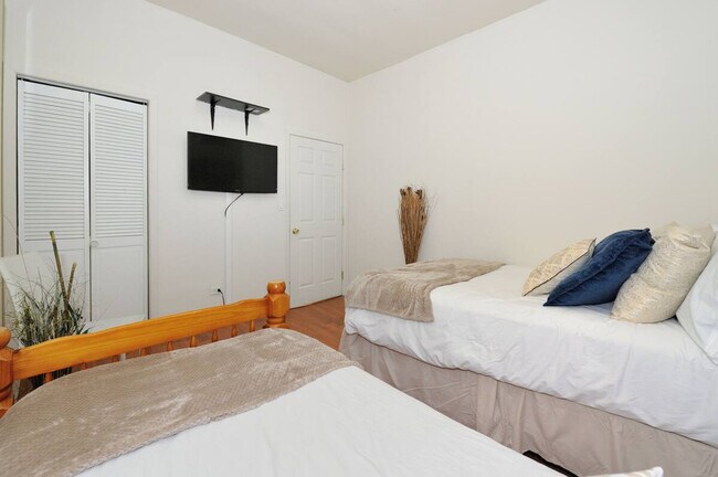 Building Photo - 485 9th Ave