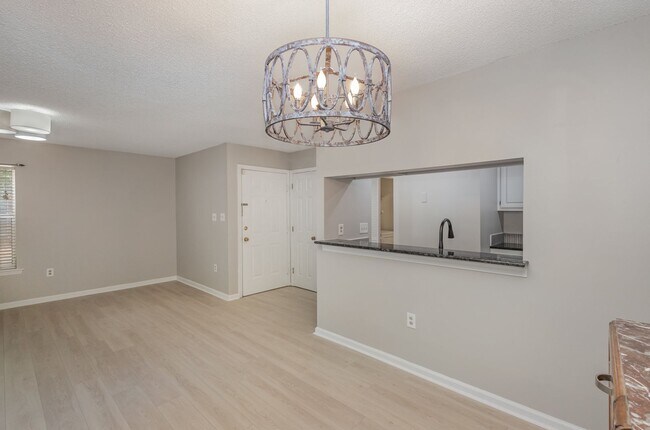 Building Photo - Delightful 2-bedroom, 2-bathroom condo