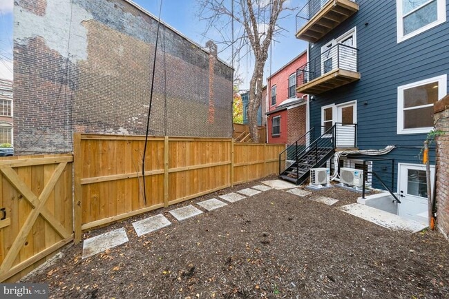 Building Photo - 709 Massachusetts Ave NE