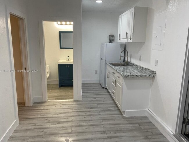 Primary Photo - 3415 55th Dr E