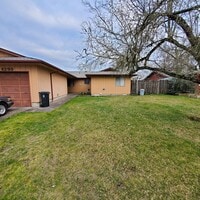 Building Photo - Madrona Way Duplex