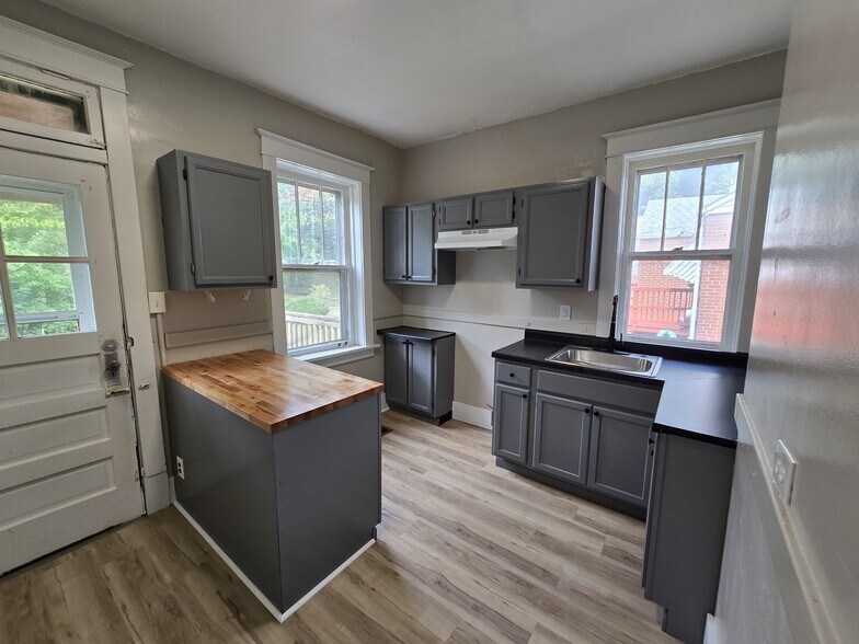 Building Photo - 3519 Belaire Pl
