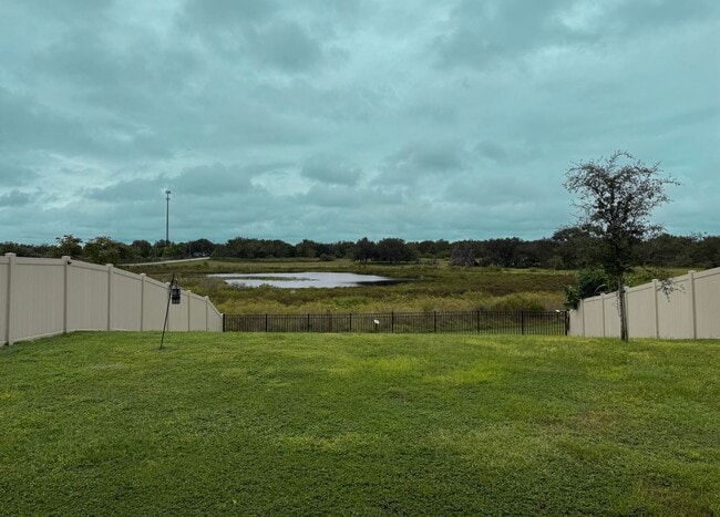 Building Photo - Beautiful 3 bedroom/2.5 bath in NEW Winter...