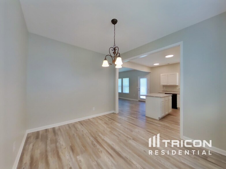 Building Photo - 1094 Tomahawk Pl