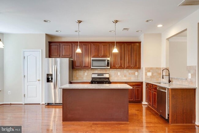 Building Photo - 4527 English Holly Dr