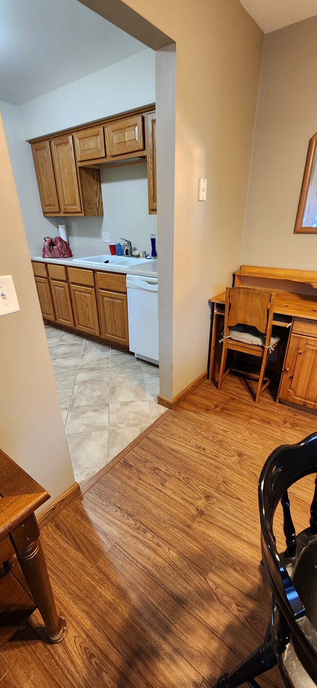 Dining Room into the kitchen - 524 Marshal Ct