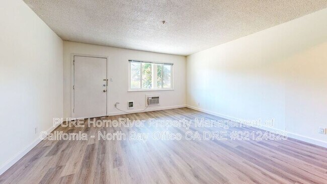 Building Photo - 555 Dexter St