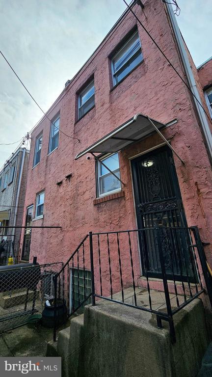Building Photo - 2105 S Woodstock St