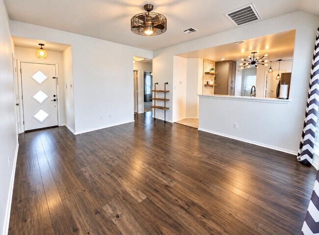 Building Photo - 371 Housefinch Loop