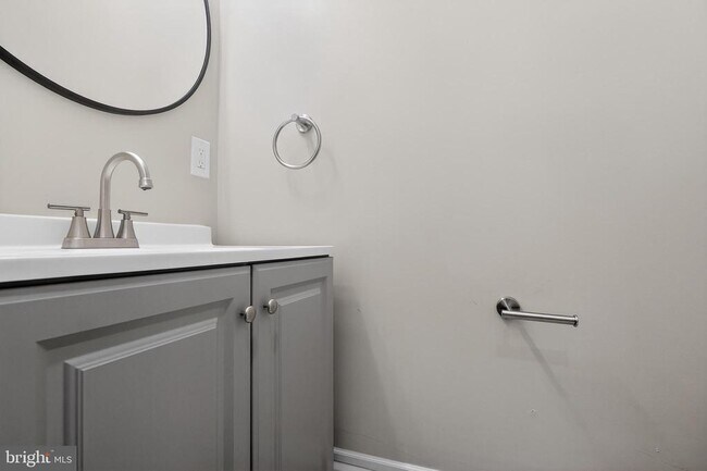 Building Photo - 5437 Webster St