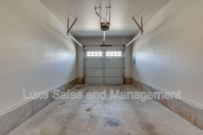 Building Photo - 407 Vail Cir