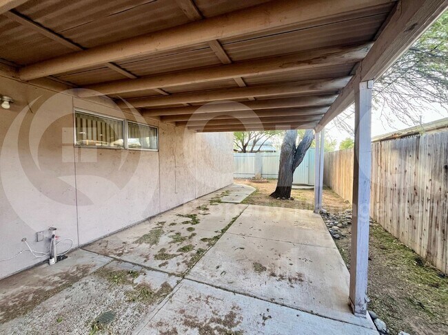 Building Photo - 2705 N Orchard Ave