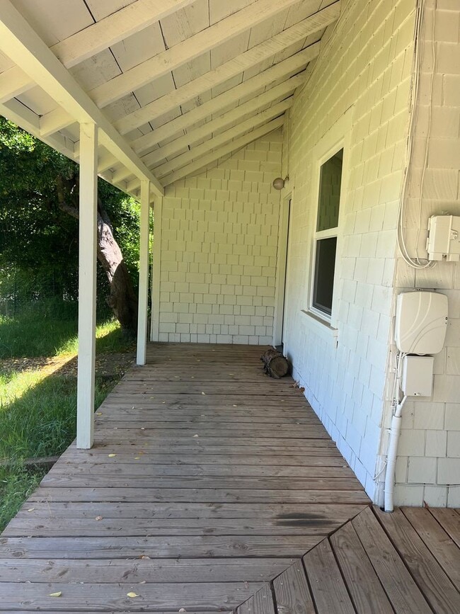 Building Photo - Pine Grove Home