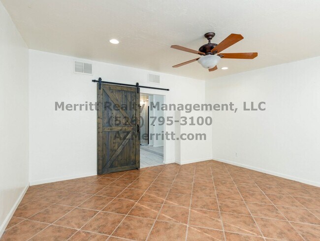 Building Photo - Sam Hughes 4 bedroom, 3 bath home with was...